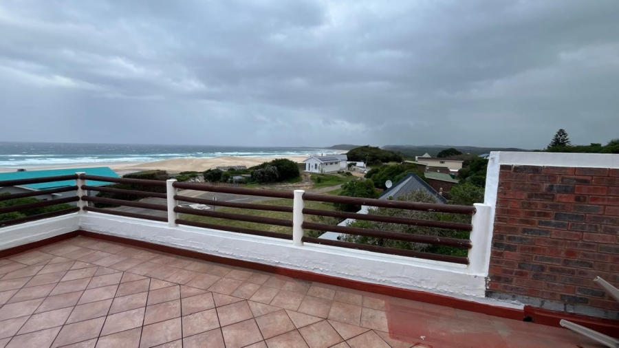 6 Bedroom Property for Sale in Oyster Bay Eastern Cape